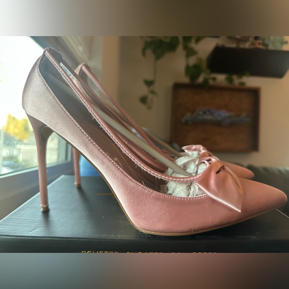 Lulu’s Kampbell Blush Satin Pointed Toe Bow Pumps